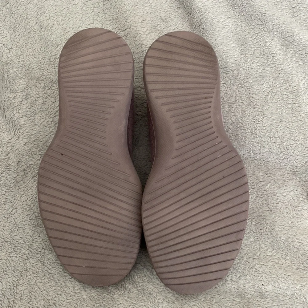 Allbirds Wool Runners in Kotare Plum with plum soles. Excellent condition!